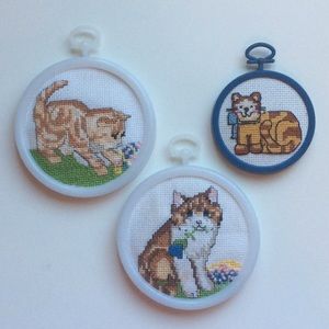 VINTAGE Handmade Framed Embroidered Calico Tabby Cats Set of 3 Wall Decoration